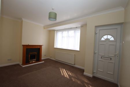 2 bedroom Terraced House to let - Photo 3