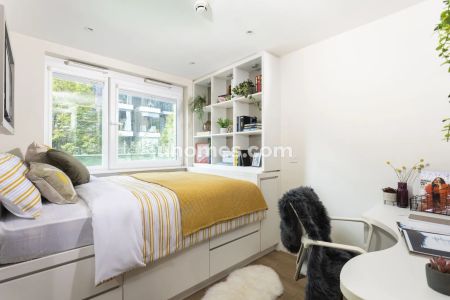 Extra Large Ensuite - Photo 2