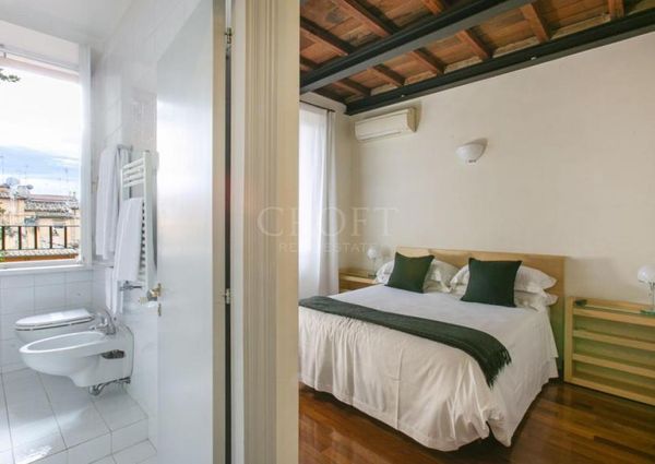 Spanish Steps .Charming two-room apartment with balcony and views over the rooftops of Rome . In residence with dayluy cleaning , A/C wifi , consierge. Rif #1948
