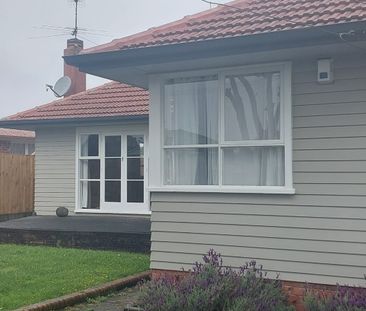 Welcome home to Wakefield Road - Cosy 3 bedroom - Photo 1