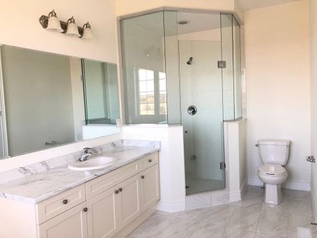 For Lease - 94 Hartney Drive, Richmond Hill, Ontario - Photo 2