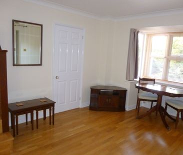 Very Well Presented One Bedroom House for Rent in Farnborough - Photo 1