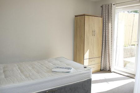 5 bedroom detached house to rent - Photo 5