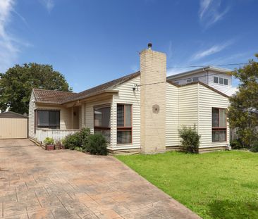 4 Luckins Rd, Bentleigh VIC 3204 - House For Rent | Domain - Photo 2