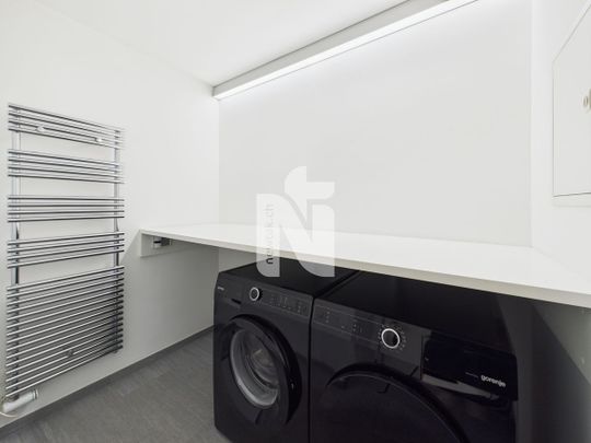 Lichtdurchflutete, möblierte 3.5-Zimmer-Wohnung mit grossem Balkon in zentraler Lage beim Spalentor - Photo 1