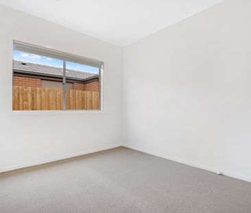 816 Eynesbury Road, Eynesbury VIC 3338 - House For Rent | Domain - Photo 2