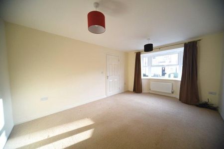 4 bedroom semi-detached house to rent - Photo 2