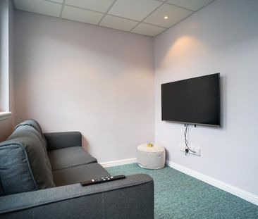 1 bedroom in a flat share to rent - Photo 1