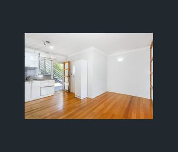 Stylish modern unit - Photo 1