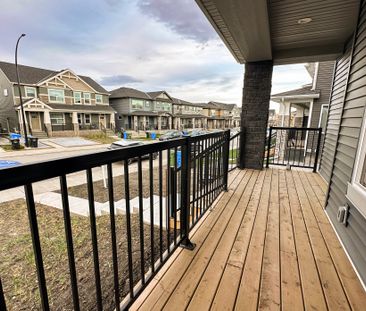 Never Lived In Family Home With Open Floor Plan & Upper Bonus Room ... - Photo 5