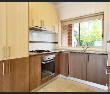 MODERN & LUXURIOUS RESIDENCE - Photo 3