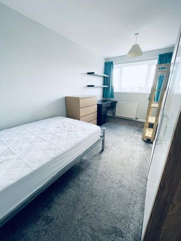 6 bedroom house to rent - Photo 3