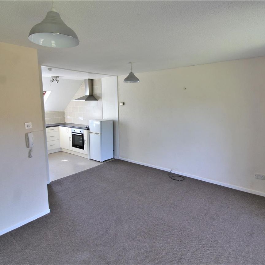 Field View, Chippenham, SN15 - Photo 1