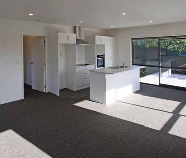 Tidy, Sunny & Easy Care - Photo 5