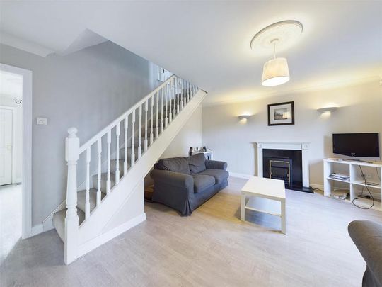 3 bedroom private hall to rent - Photo 1