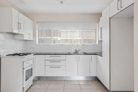 Convenient Living! 2-Bedroom Apartment In Gordon Park! - Photo 3