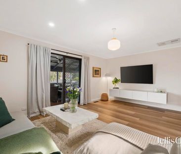 SPACIOUS FAMILY LIVING WITH SPECTACULAR DANDENONG RANGES VIEWS - Photo 3
