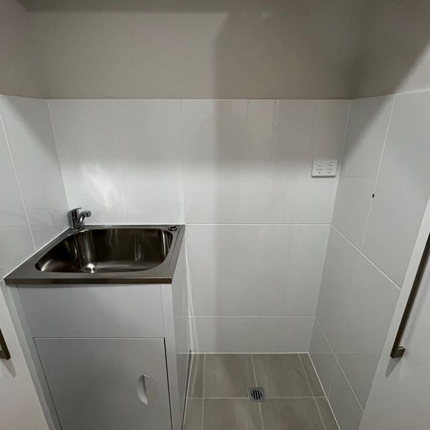 Low Maintenance 3 Bedroom Townhouse with Private Courtyard - Photo 1