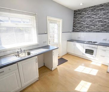 2 bedroom terraced house to rent - Photo 2