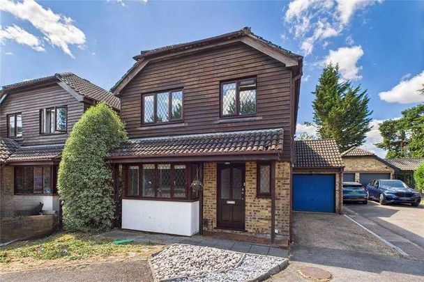 Albany Park Drive, Winnersh, Wokingham, Berkshire, RG41 - Photo 1