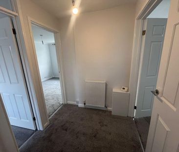 2 bedroom ground floor flat to rent - Photo 2