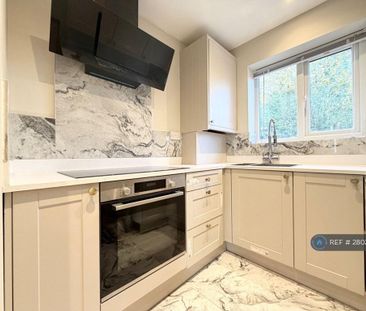 3 bedroom semi-detached house to rent - Photo 4