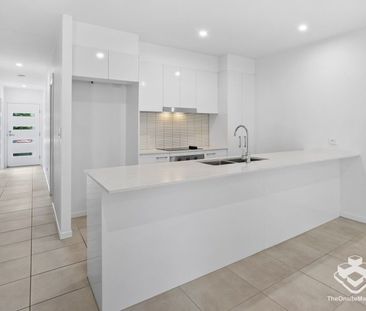 Modern 3-Bedroom Home Opposite Ridge View Park - Photo 4