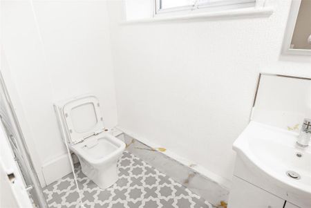 2 bedroom end of terrace house to rent - Photo 5