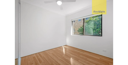 Stunning two bedroom with study nook - Photo 2