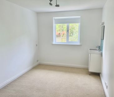 5 bedroom Five Bedroom Detached Home to rent - Photo 3