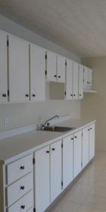 BEAU 4 12 - LIBRE 1er DÉCEMBRE - IMMEUBLE CALME - PRÈS DE TOUS LES SERVICES - Photo 4