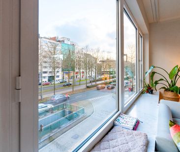 Zonnig hoek appartement met twee slaapkamers - Photo 2