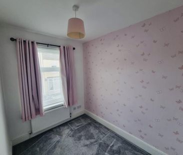 4 bedroom terraced house to rent - Photo 4