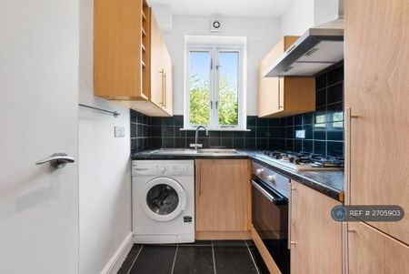 2 bedroom flat to rent - Photo 4