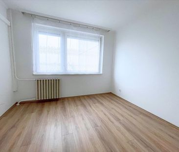 Kiadó újszerű állapotú panel lakás - Győr - Fotó 3