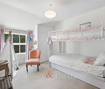 4 bedroom end of terrace house to rent - Photo 3