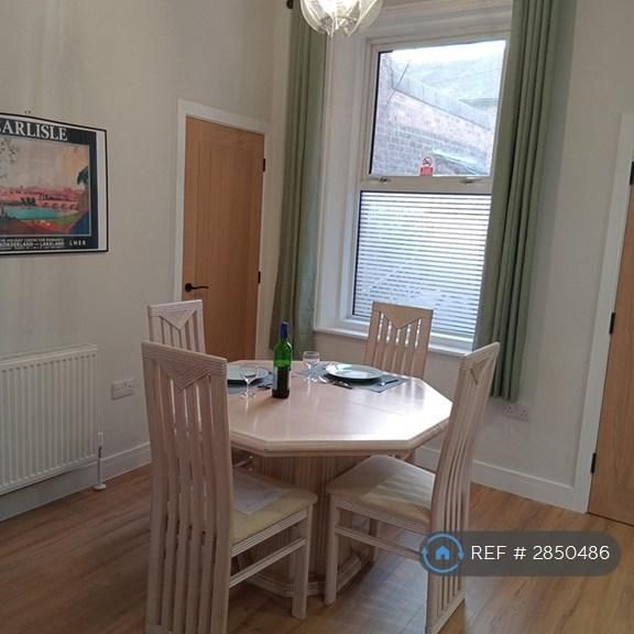 1 bedroom in a flat share to rent - Photo 1
