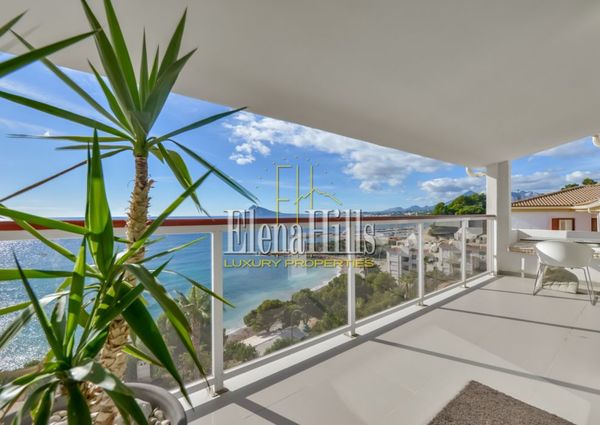 Large reformed apartment with magnificent sea views in front of the Mascarat Beach, Altea, Alicante