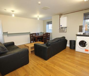 5 bedroom flat to rent - Photo 1