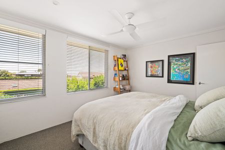 Spacious Townhouse in Sought-After Balgowlah Locale - Photo 2