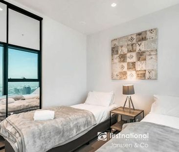 Furnished- Living in the heart of CBD with amazing views! - Photo 5