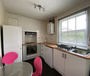 2 bedroom ground floor flat to rent - Photo 4