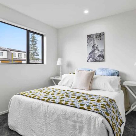 Brand New 4 Bedroom Townhouse - Photo 4