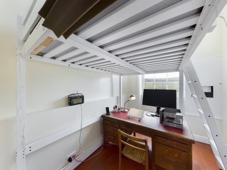 3 bedroom flat to rent - Photo 4