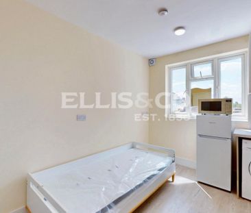 The Broadway, UB6, Greenford - Photo 1