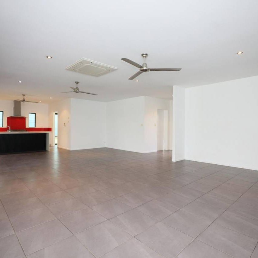 Large Executive Style Home - Large Shed - Large Block - Side Access - Photo 1