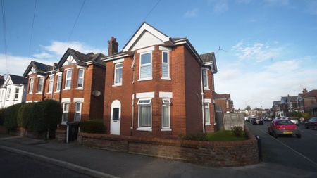 5 Bedroom House To Rent in Winton - £2,250 pcm Tenancy Info - Photo 2