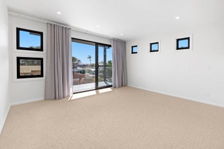 LUXURY THREE LEVEL DUPLEX TOWNHOUSE - Photo 4