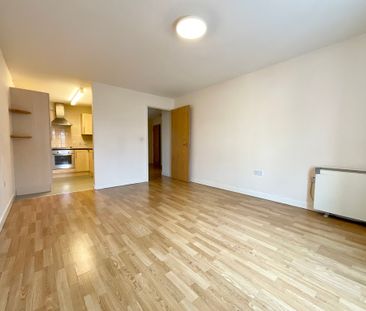 2 bedroom Apartment to let - Photo 3