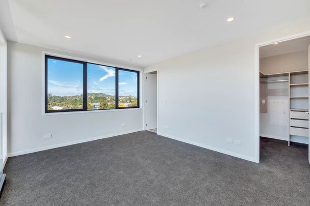 360 degree views in this outstanding penthouse! - Photo 1